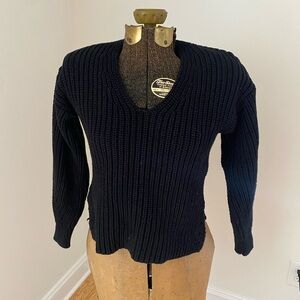 Everlane Women’s V-Neck Black Sweater